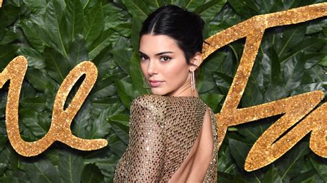 Kendall Jenner Poses Totally Nude in Vogue Italia Shoot 